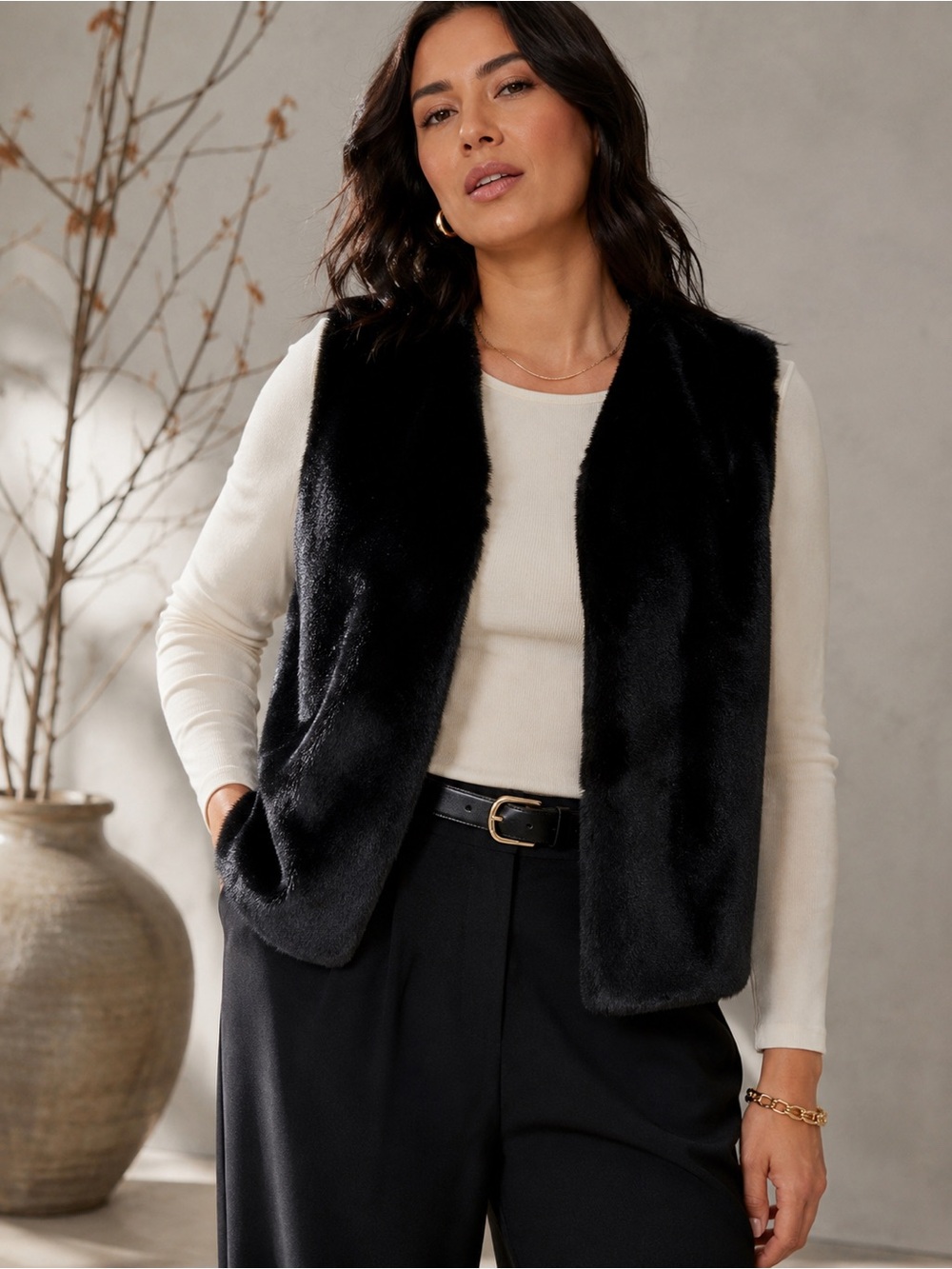 The Limited Vintage Y2K Black Soft Plush Vegan Fur Vest Size Large